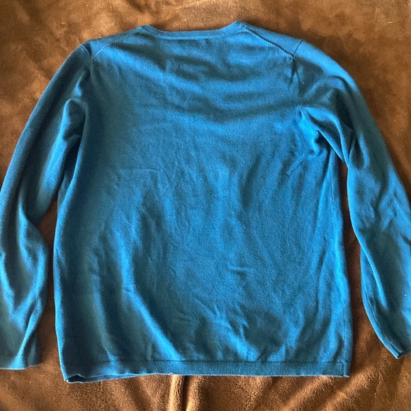 Tommy V-Neck Women’s Sweater - Picture 6 of 8